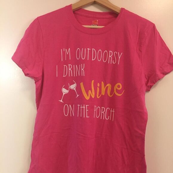 I'm Outdoorsy, I Drink Wine on the Porch Women's T-shirt size Medium - Picture 1 of 1